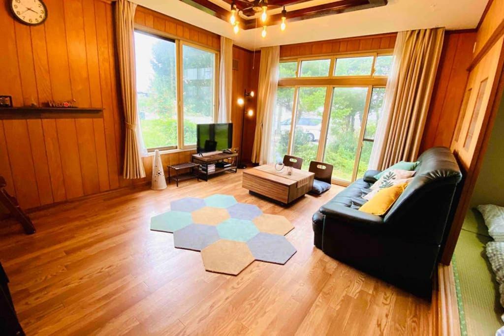 Manyi'S Onsen House 天然温泉マンイの湯 Villa Shiraoi Bagian luar foto